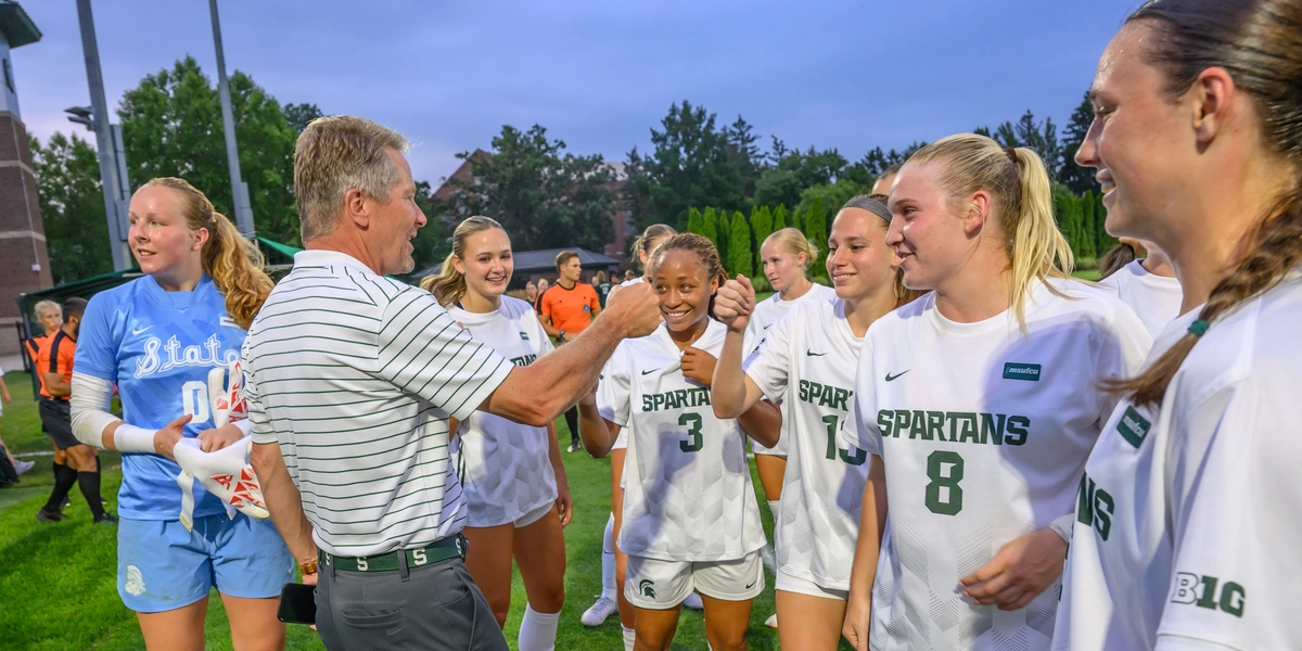 Kevin Guskiewicz gives members of the women
