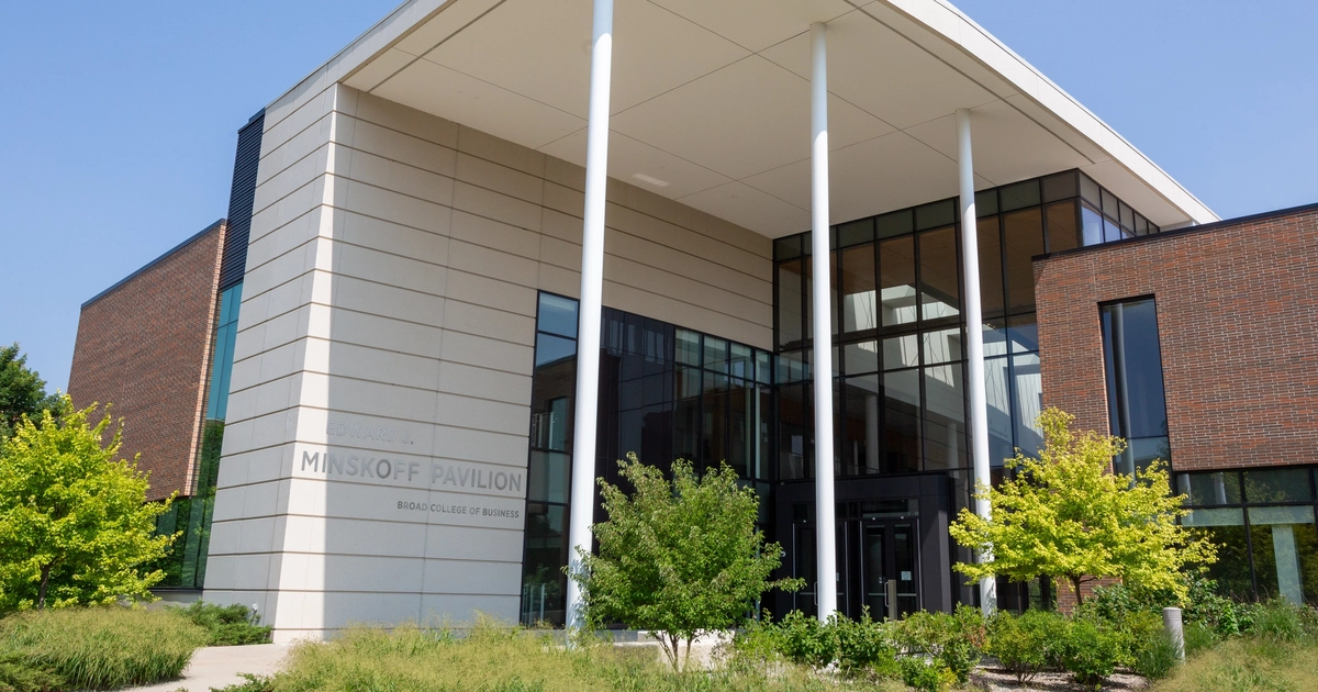 Business students find success through industry and alumni connections