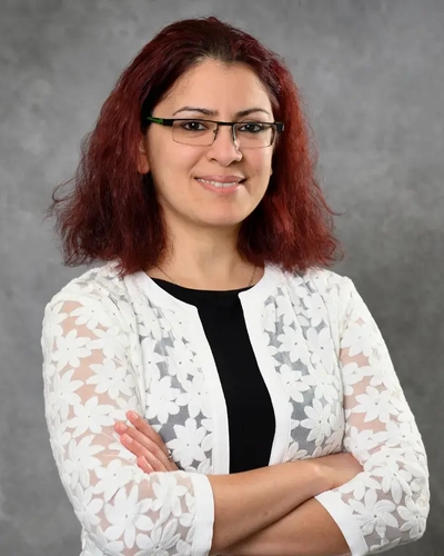 Portrait of a smiling Ripla Arora.