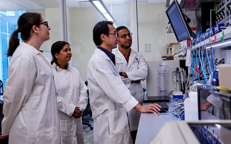 Xiaopeng Li and students in the Cell Lab