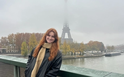 Isabelle Radakovich in front of the Eiffel Tower