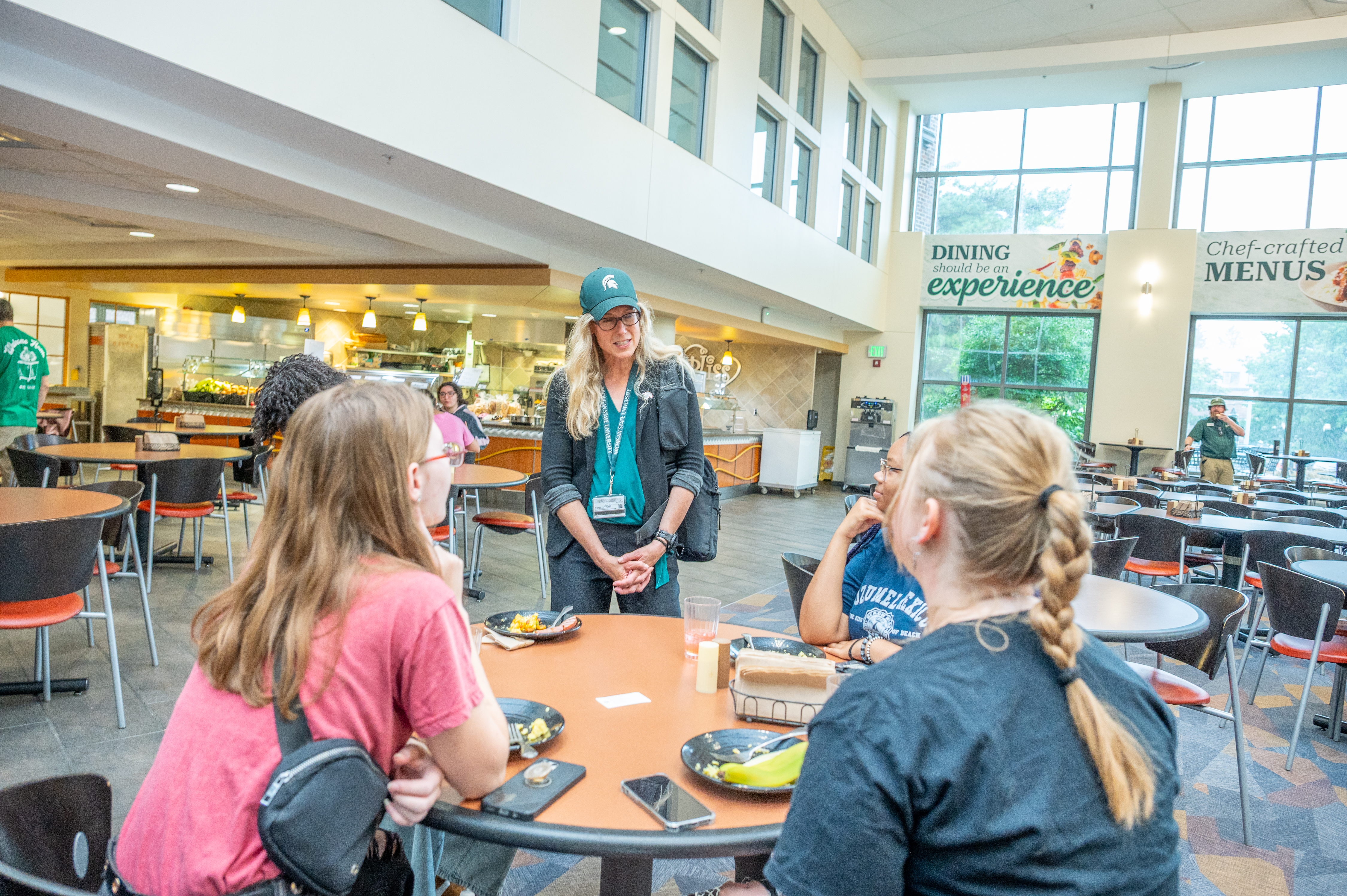 Laura Lee McIntyre with students on move in day in the snyphi dining hall