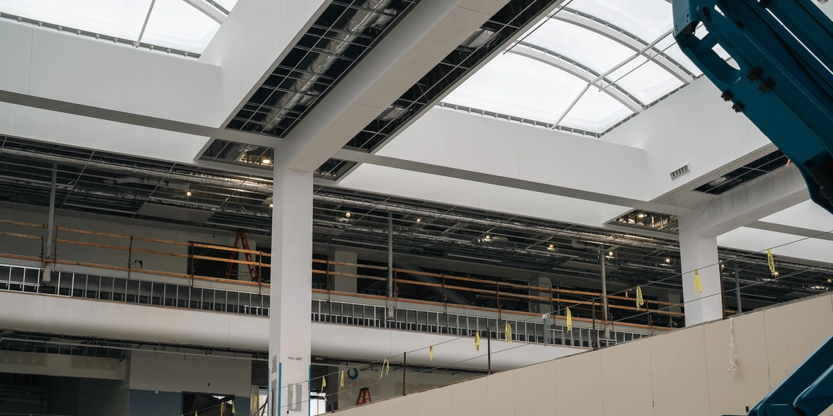 Natural light illuminates the lobby area through the 10,000-square-foot ethylene tetrafluoroethylene (ETFE) roof panels, bringing the outside indoors.