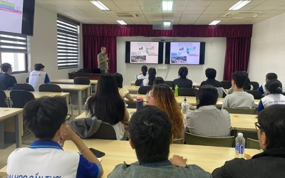 Scott Mulrooney delivers one of 30 lectures over the course of two weeks at Can Tho University in  Vietnam.