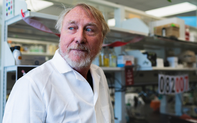 Richard Lenski in the Long Term Evolution Experiment Lab