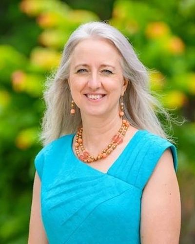 Headshot of Stephanie Nawyn.
